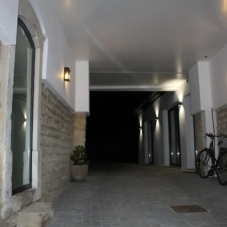 Casa Fonte Nova - - Casa De *